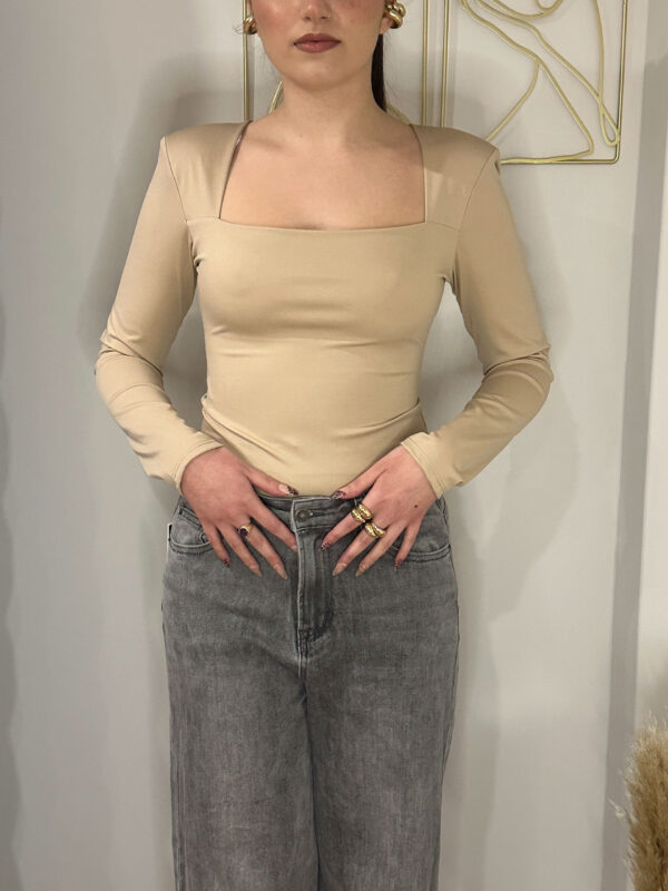 Maglia con spalline beige - immagine 2