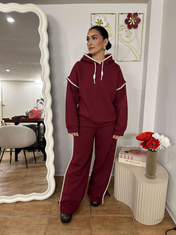 Set con dettagli uncinetto
