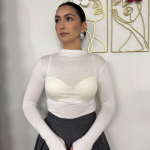 Maglia collo alto bianca con asola