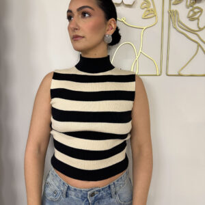 Maglia smanicata collo alto