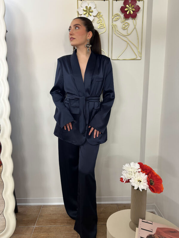 Tailleur satin blu navy